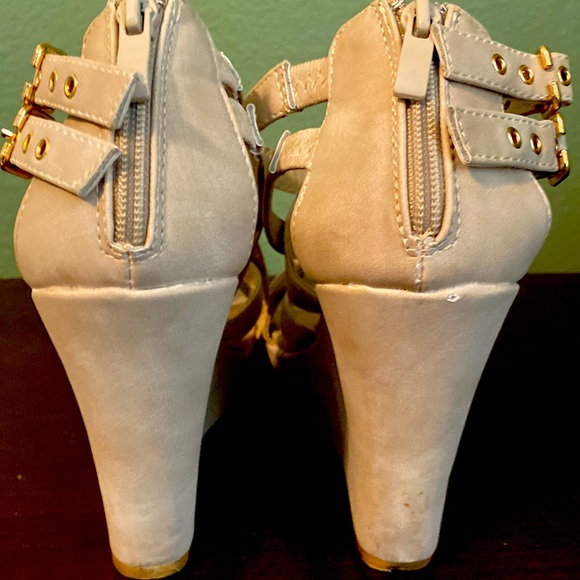 New in Box Size 8 Strappy Wedge Heels by Top Moda - Picture 3 of 8